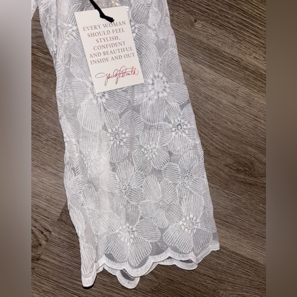 Jaclyn Smith White Floral Lace Blouse - Picture 5 of 6